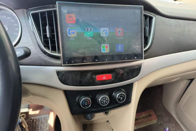 Used Baojun 730 2016 Revised 1.5L Manual Standard Version 7 Seats China V Emission Standard Audio And AC Panel