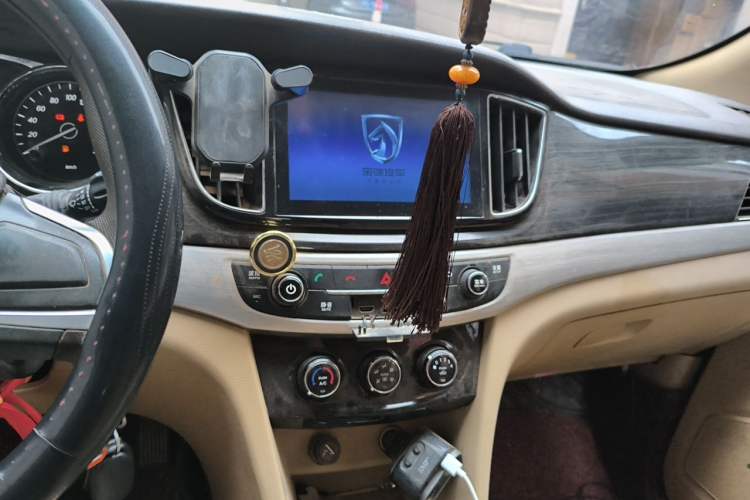 Used Baojun 730 2016 1.5L Manual Comfort Version 7 Seats China V Emission Standard Audio And AC Panel