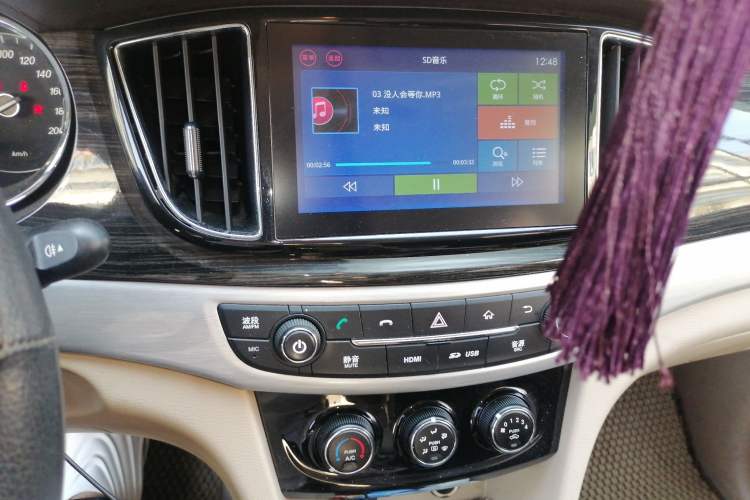 Used Baojun 730 2016 1.8L Manual Comfort Version 7 Seats Audio And AC Panel