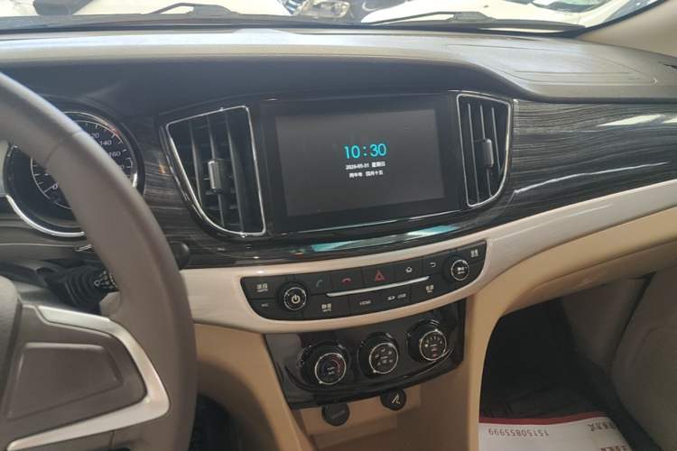 Used Baojun 730 2016 1.5L Manual Comfort Version 7 Seats China V Emission Standard Audio And AC Panel
