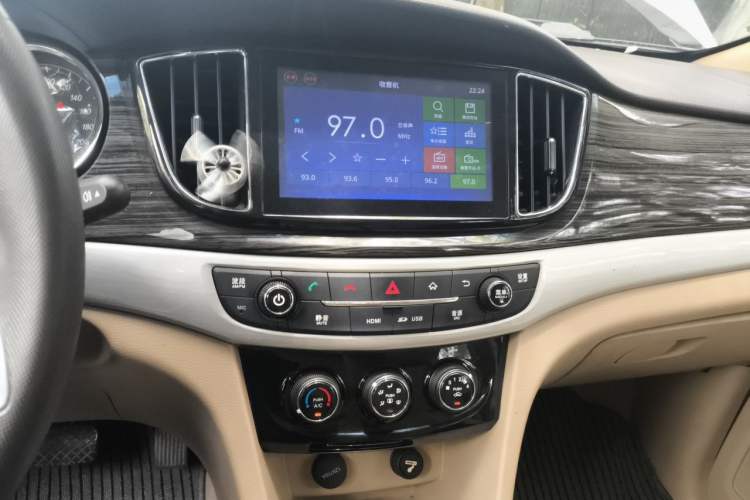 Used Baojun 730 2016 1.8L iAMT Comfort Version 7 Seats Audio And AC Panel