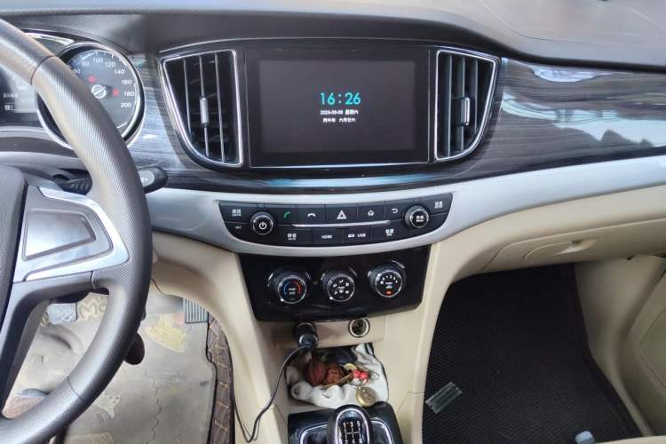 Used Baojun 730 2016 1.5L Manual Comfort Version 7 Seats China V Emission Standard Audio And AC Panel