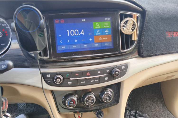 Used Baojun 730 2016 1.5L Manual Comfort Version 7 Seats China V Emission Standard Audio And AC Panel