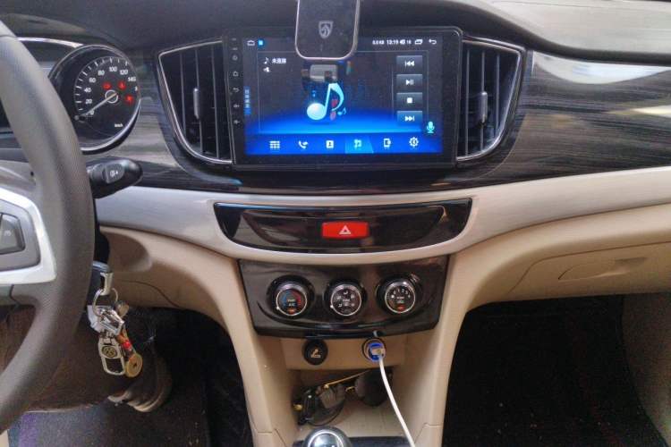 Used Baojun 730 2016 1.5L Manual Comfort Version 7 Seats China V Emission Standard Audio And AC Panel