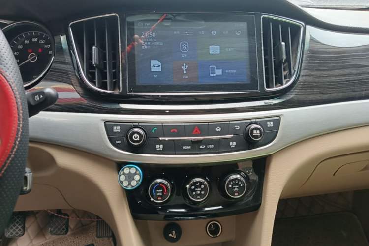 Used Baojun 730 2016 1.5L Manual Comfort Version 7 Seats China V Emission Standard Audio And AC Panel