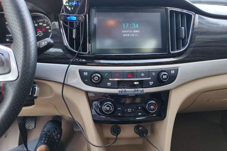 Used Baojun 730 2016 1.5T Manual Luxury Edition 7 Seats Audio And AC Panel