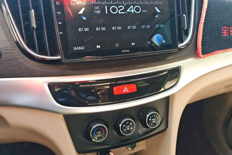 Used Baojun 730 2016 1.5L Manual Value Edition 5 Seats China V Emission Standard Audio And AC Panel