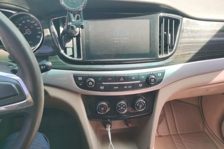 Used Baojun 730 2016 1.5L Manual Comfort Version 7 Seats China V Emission Standard Audio And AC Panel