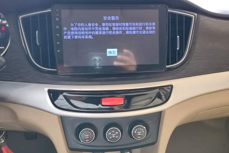 Used Baojun 730 2016 Revised 1.5L Manual Standard Version 7 Seats China V Emission Standard Audio And AC Panel