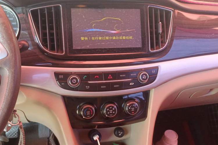 Used Baojun 730 2016 1.5L Manual Comfort Version 7 Seats China V Emission Standard Audio And AC Panel