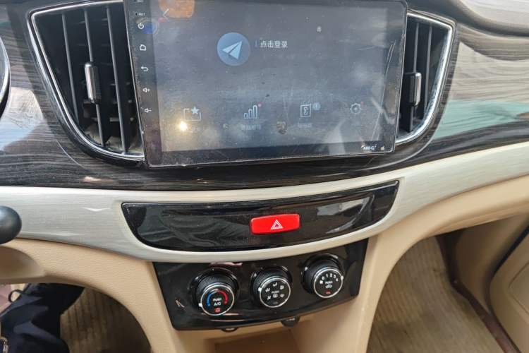 Used Baojun 730 2016 1.5L Manual Comfort Version 7 Seats China V Emission Standard Audio And AC Panel