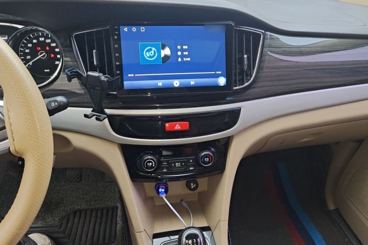 Used Baojun 730 2016 1.5T Manual Luxury Edition 7 Seats Audio And AC Panel
