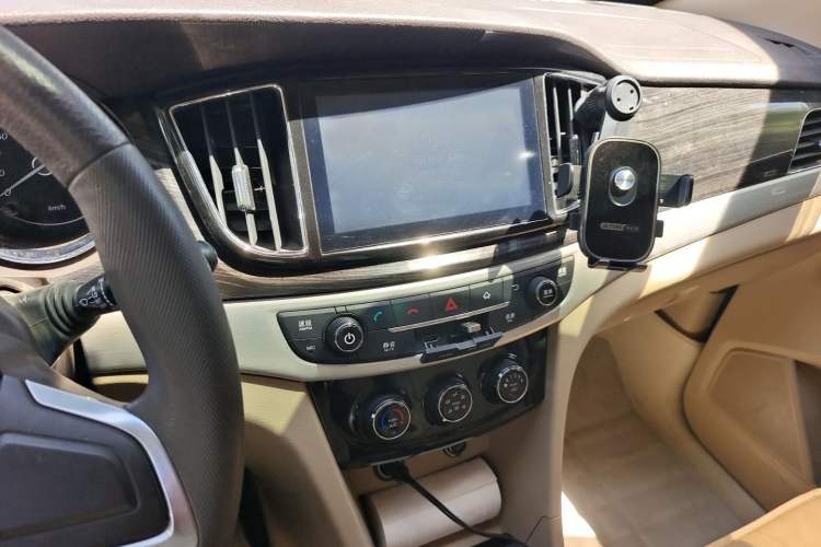 Used Baojun 730 2016 1.5L Manual Comfort Version 7 Seats China V Emission Standard Audio And AC Panel