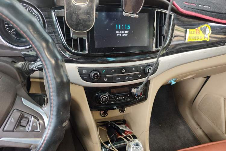 Used Baojun 730 2016 1.5L Manual Luxury Edition 7 Seats Audio And AC Panel