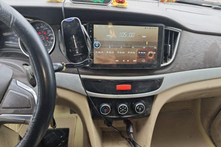 Used Baojun 730 2016 1.5L Manual Standard Version 7 Seats Audio And AC Panel