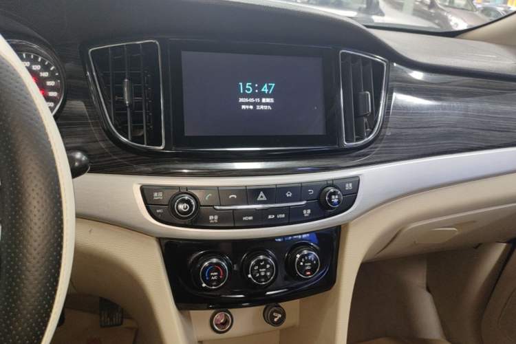 Used Baojun 730 2016 1.5T Manual Comfort Version 7 Seats Audio And AC Panel
