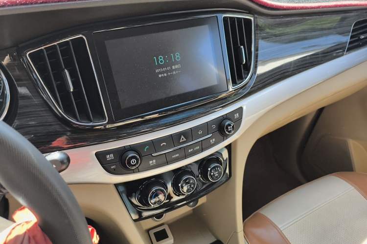 Used Baojun 730 2016 1.5L Manual Comfort Version 7 Seats China V Emission Standard Audio And AC Panel
