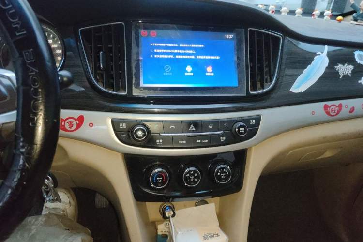 Used Baojun 730 2016 1.5L Manual Comfort Version 7 Seats China V Emission Standard Audio And AC Panel