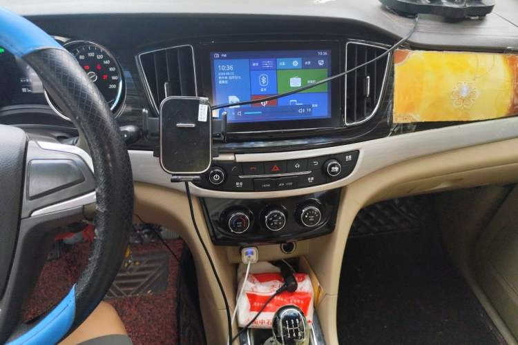 Used Baojun 730 2016 1.5L Manual Standard Version 7 Seats Audio And AC Panel