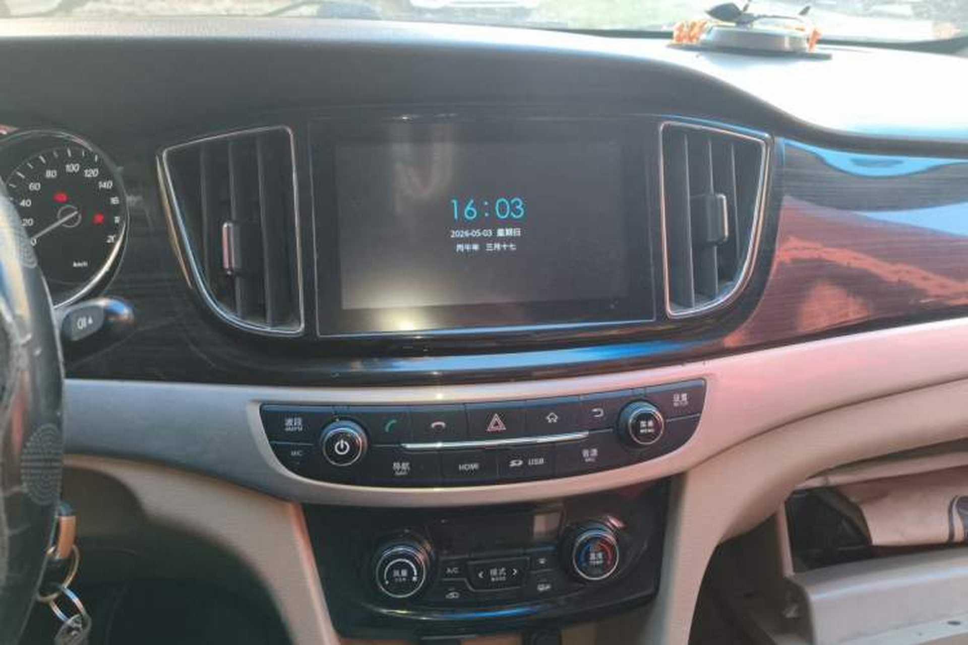 Used Baojun 730 2016 1.5L Manual Luxury Edition 7 Seats Audio And AC Panel