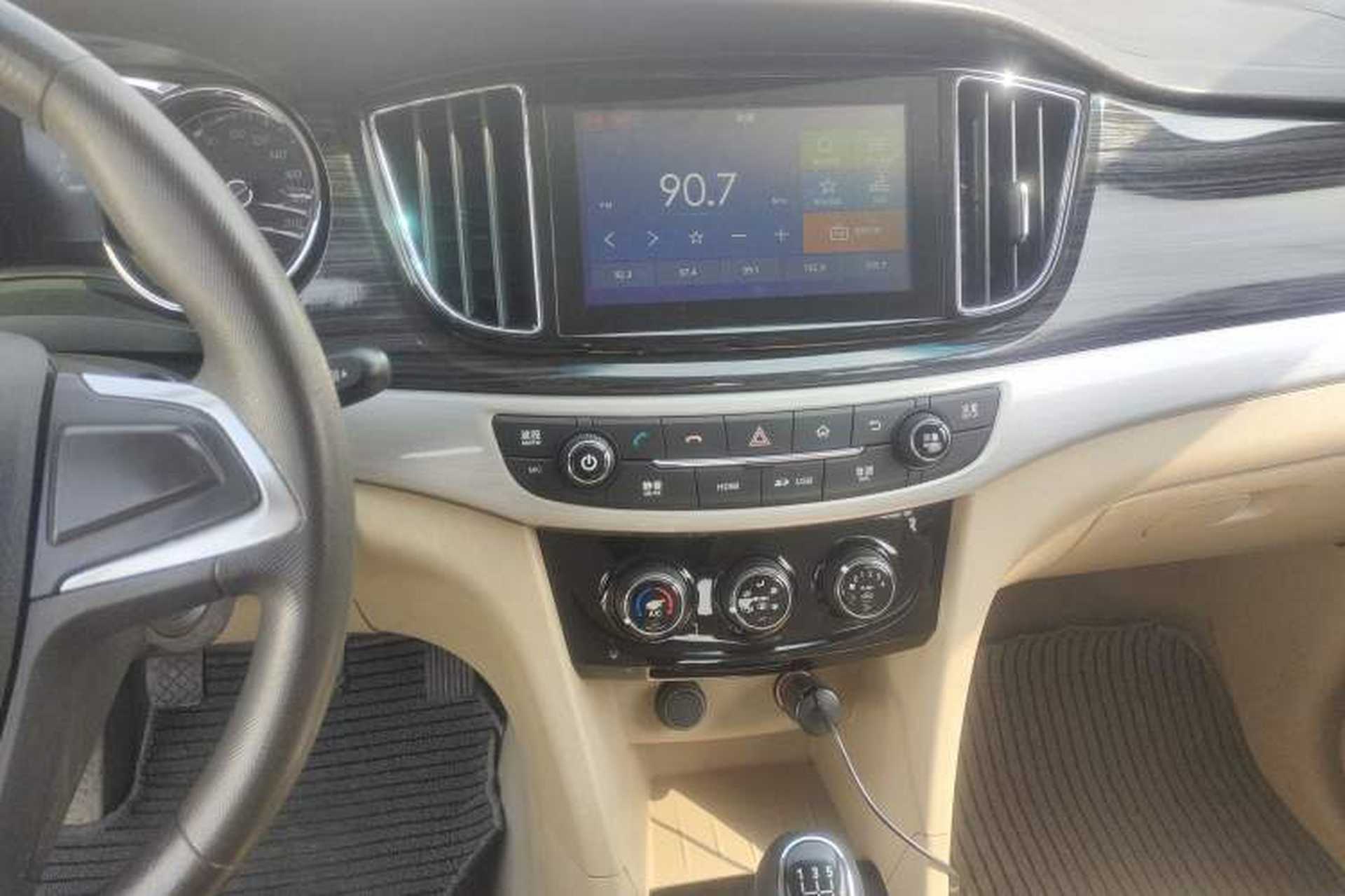 Used Baojun 730 2016 1.5L Manual Comfort Version 7 Seats China V Emission Standard Audio And AC Panel