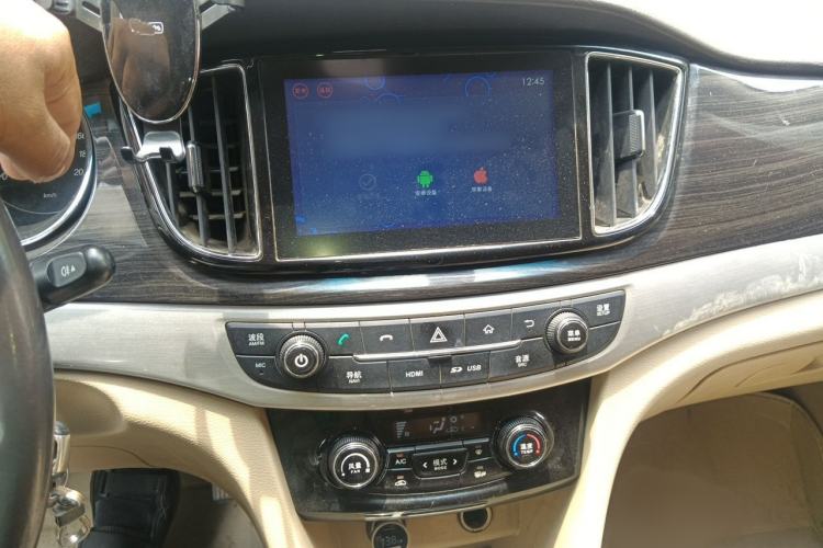 Used Baojun 730 2016 1.5L Manual Luxury Edition 7 Seats Audio And AC Panel