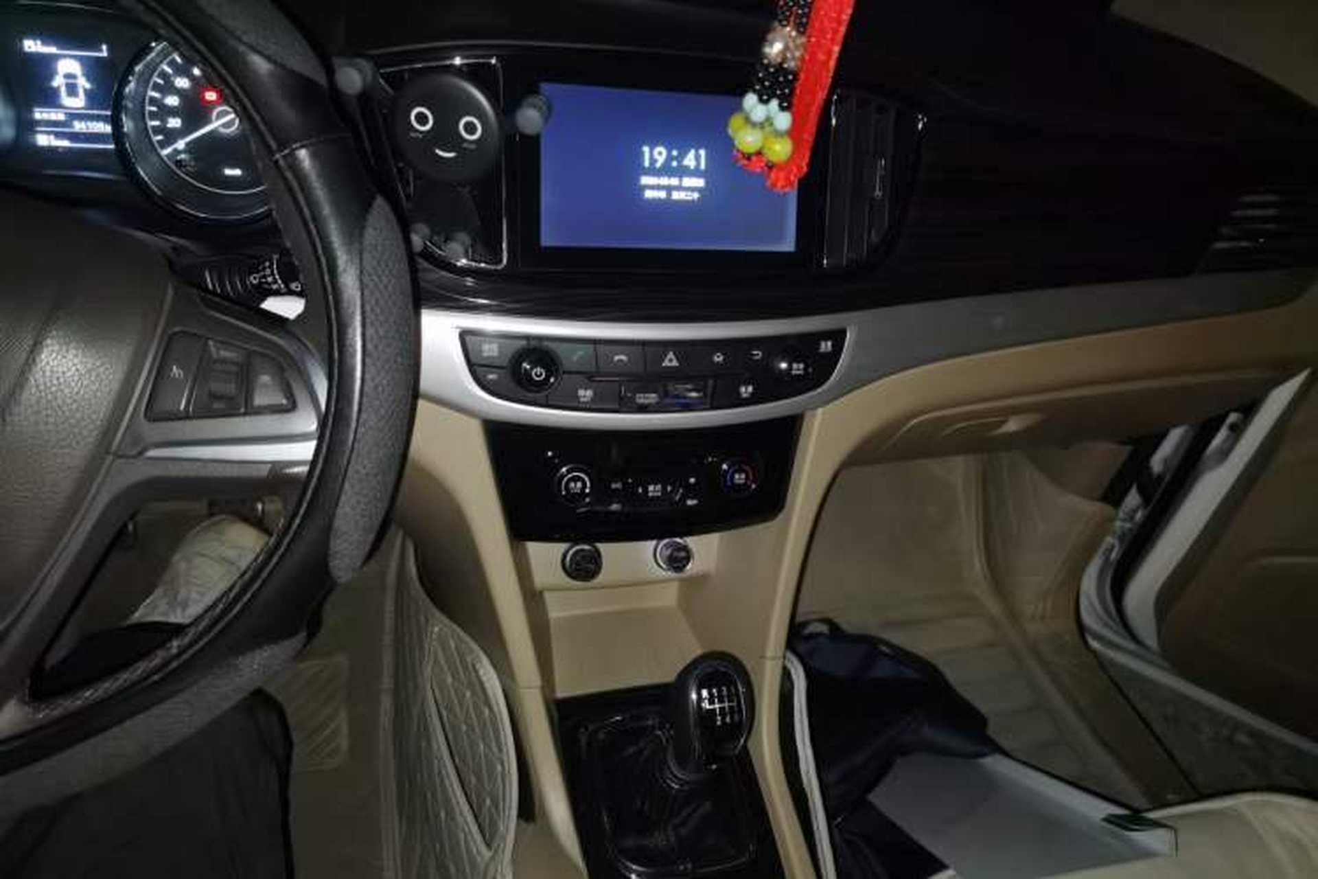 Used Baojun 730 2016 1.5T Manual Luxury Edition 7 Seats Audio And AC Panel