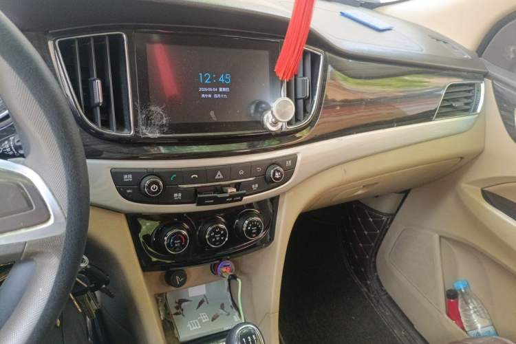 Used Baojun 730 2016 1.5L Manual Comfort Version 7 Seats China V Emission Standard Audio And AC Panel