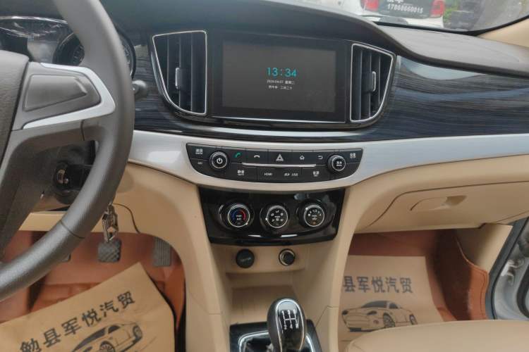 Used Baojun 730 2016 1.5L Manual Comfort Version 7 Seats China V Emission Standard Audio And AC Panel
