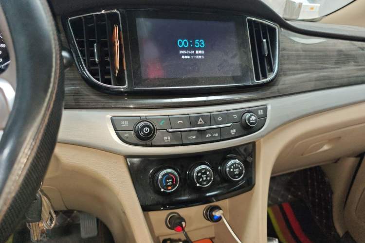 Used Baojun 730 2016 1.5L Manual Comfort Version 7 Seats China V Emission Standard Audio And AC Panel