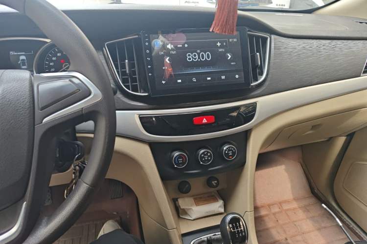 Used Baojun 730 2016 1.5T Manual Standard Version 7 Seats Audio And AC Panel
