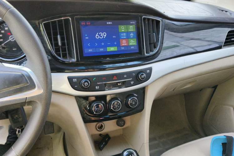 Used Baojun 730 2016 1.5L Manual Comfort Version 7 Seats China V Emission Standard Audio And AC Panel