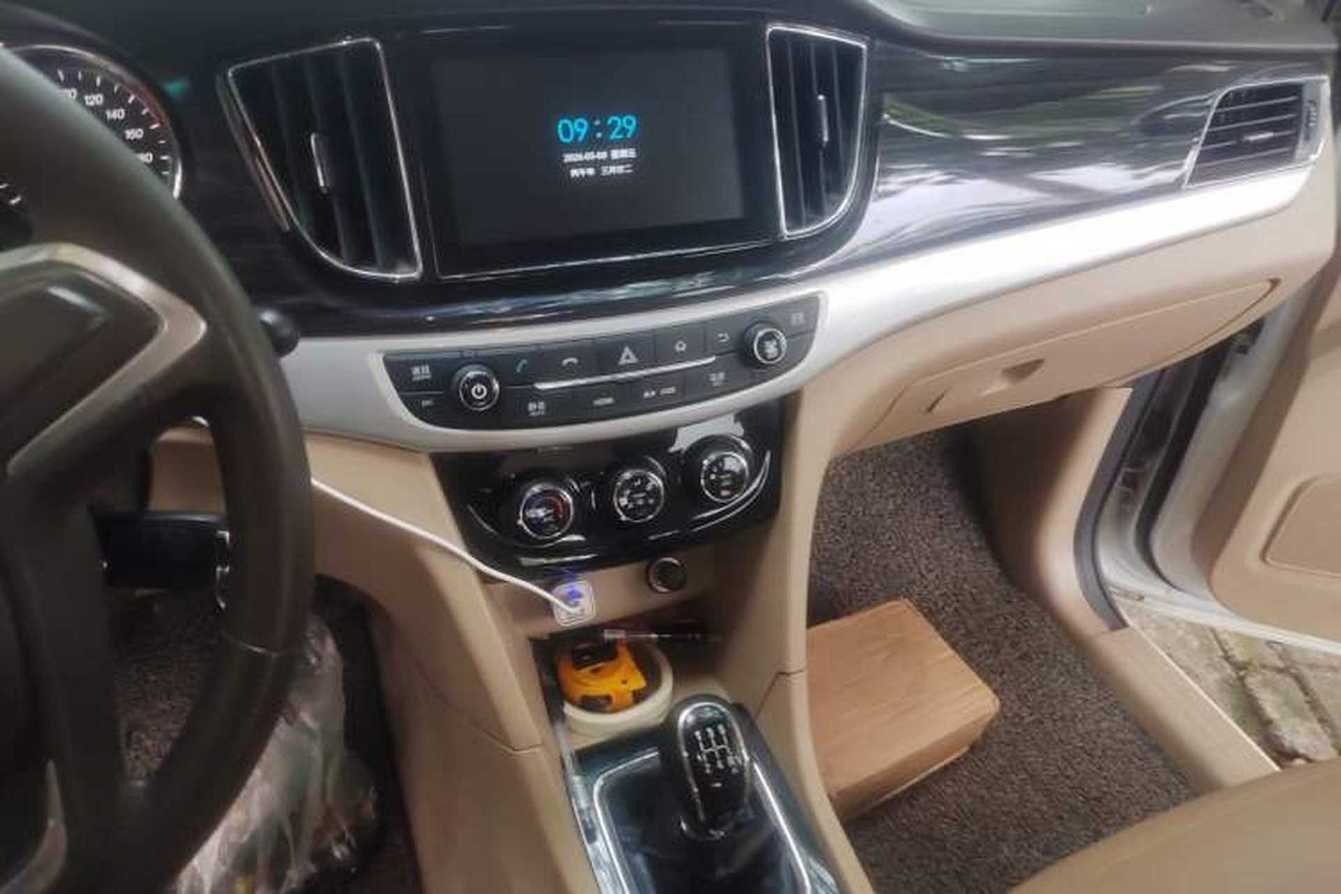 Used Baojun 730 2016 1.5L Manual Comfort Version 7 Seats China V Emission Standard Audio And AC Panel