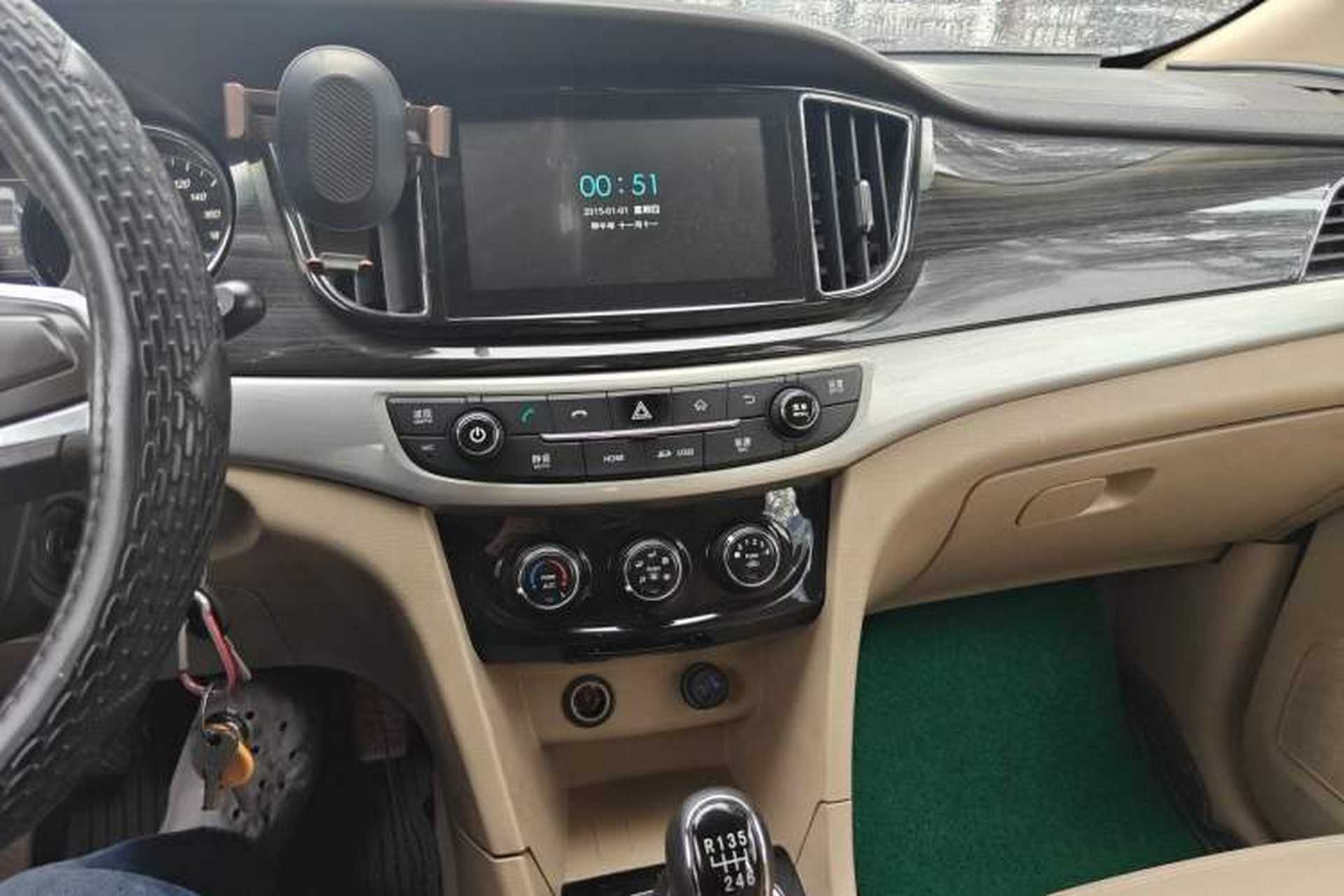 Used Baojun 730 2016 1.5L Manual Comfort Version 7 Seats China V Emission Standard Audio And AC Panel