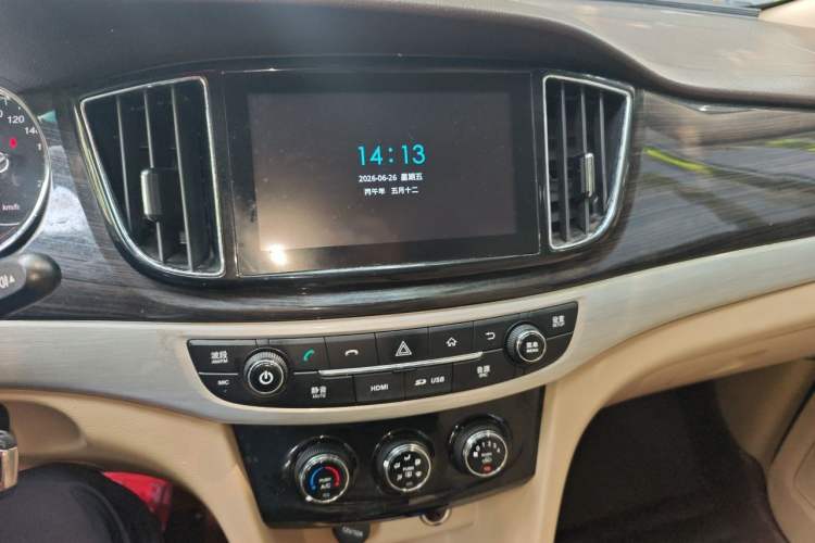 Used Baojun 730 2016 1.5L Manual Comfort Version 7 Seats China V Emission Standard Audio And AC Panel