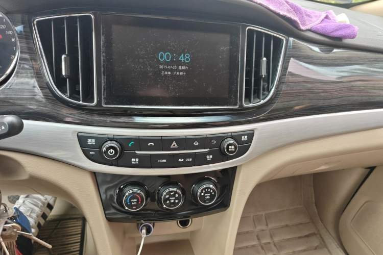 Used Baojun 730 2016 1.8L iAMT Comfort Version 7 Seats Audio And AC Panel