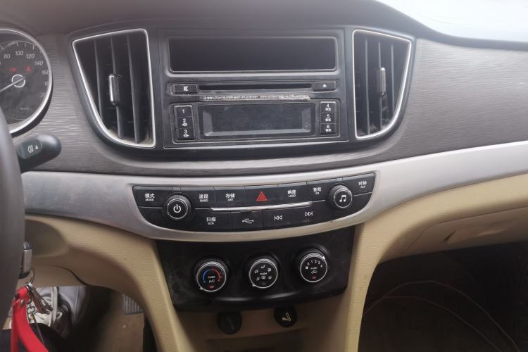 Used Baojun 730 2016 1.5L Manual Standard Version 7 Seats Audio And AC Panel