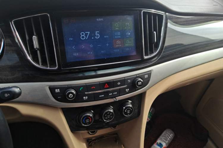 Used Baojun 730 2016 1.5L Manual Comfort Version 7 Seats China V Emission Standard Audio And AC Panel