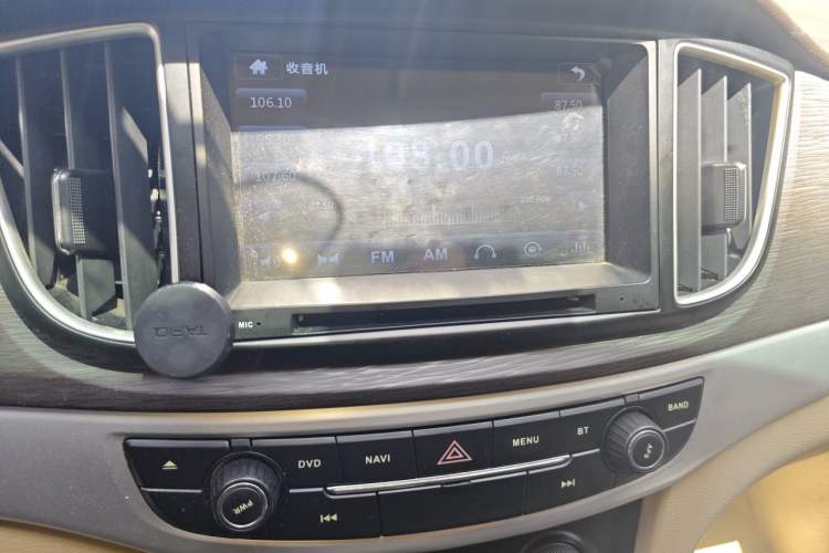Used Baojun 730 2016 1.5L Manual Standard Version 7 Seats Audio And AC Panel