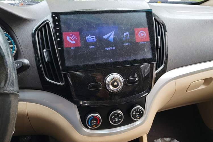 Used Baojun 730 2016 1.5L Manual Value Edition 7 Seats China V Emission Standard Audio And AC Panel