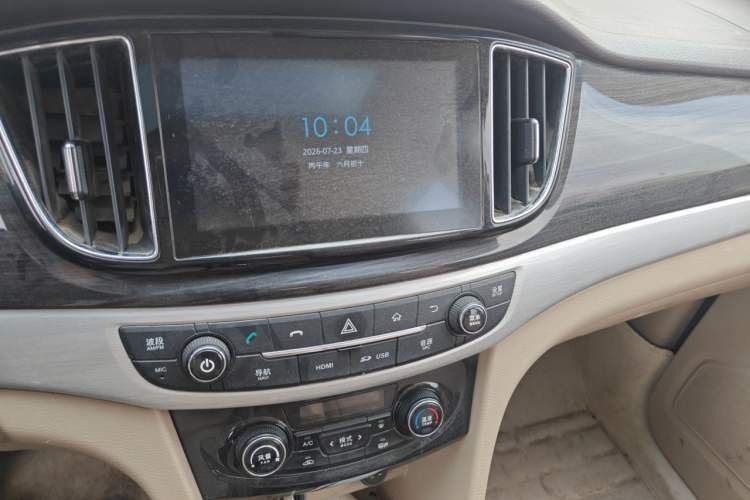 Used Baojun 730 2016 1.5L Manual Luxury Edition 7 Seats Audio And AC Panel
