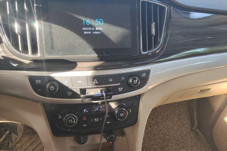 Used Baojun 730 2016 1.5T Manual Luxury Edition 7 Seats Audio And AC Panel