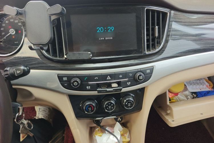Used Baojun 730 2016 1.5L Manual Comfort Version 7 Seats China V Emission Standard Audio And AC Panel