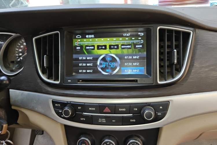 Used Baojun 730 2016 Revised 1.5L Manual Standard Version 7 Seats China V Emission Standard Audio And AC Panel