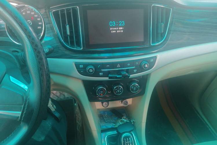 Used Baojun 730 2016 1.5L Manual Comfort Version 7 Seats China V Emission Standard Audio And AC Panel