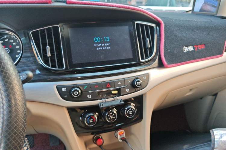 Used Baojun 730 2016 1.5L Manual Comfort Version 7 Seats China V Emission Standard Audio And AC Panel
