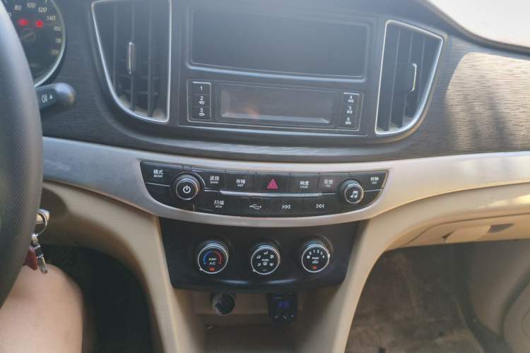 Used Baojun 730 2016 1.5L Manual Value Edition 7 Seats China V Emission Standard Audio And AC Panel