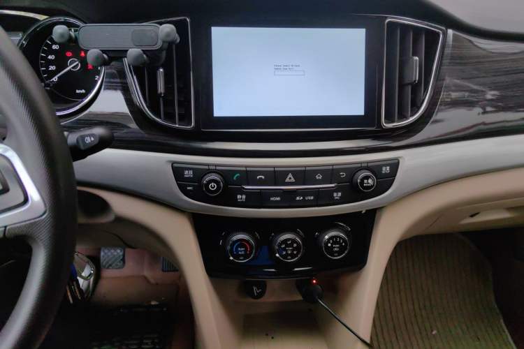 Used Baojun 730 2016 1.5L Manual Comfort Version 7 Seats China V Emission Standard Audio And AC Panel