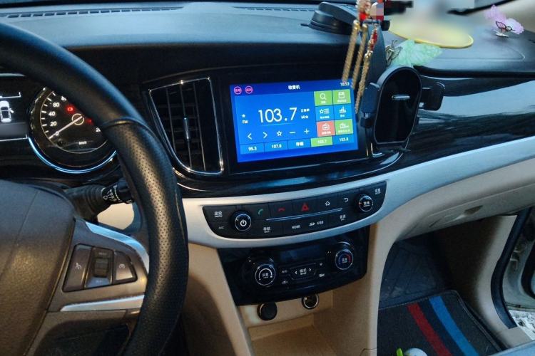 Used Baojun 730 2016 1.5L Manual Luxury Edition 7 Seats Audio And AC Panel