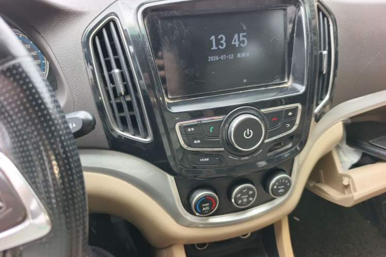 Used Baojun 730 2016 1.5L Manual Value Edition 7 Seats China V Emission Standard Audio And AC Panel